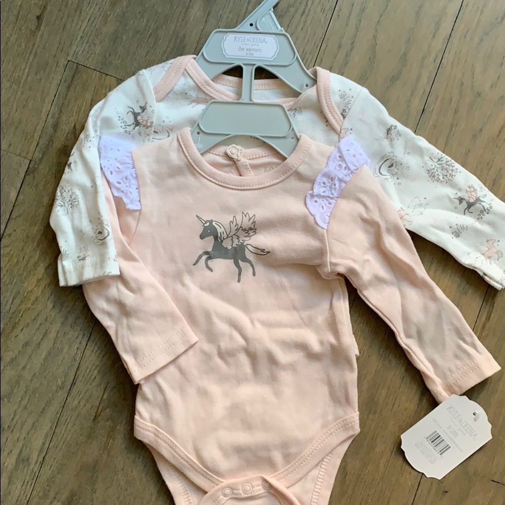 2 bodysuits 0-3months